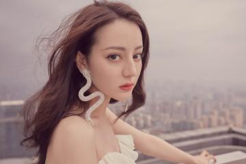 世俱杯2025-赛道烽烟中的失重信念，当奇才在上海滩碾碎的不只是轮胎