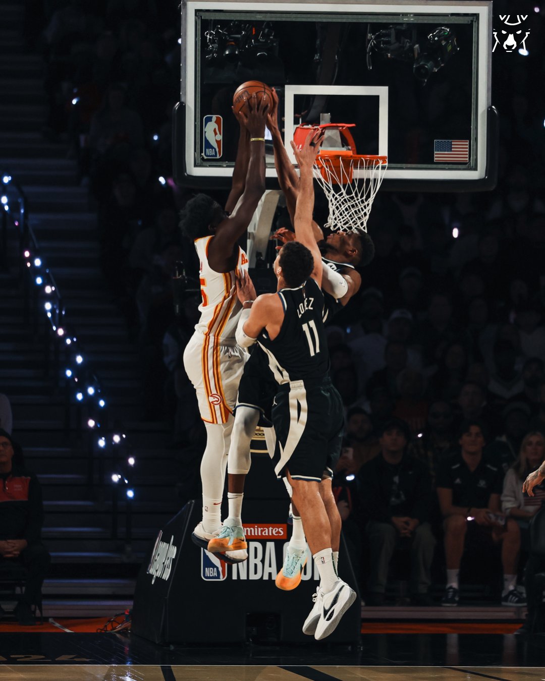 世俱杯分组-雄鹿客场击败开拓者，字母哥封盖率高达30%